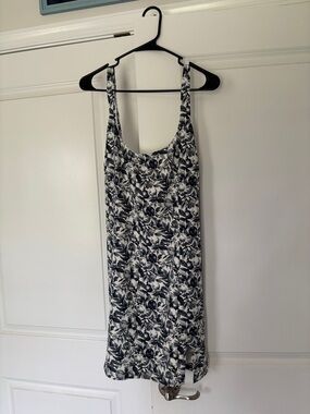 Abercrombie & Fitch White Floral Print Dress (Black/White)